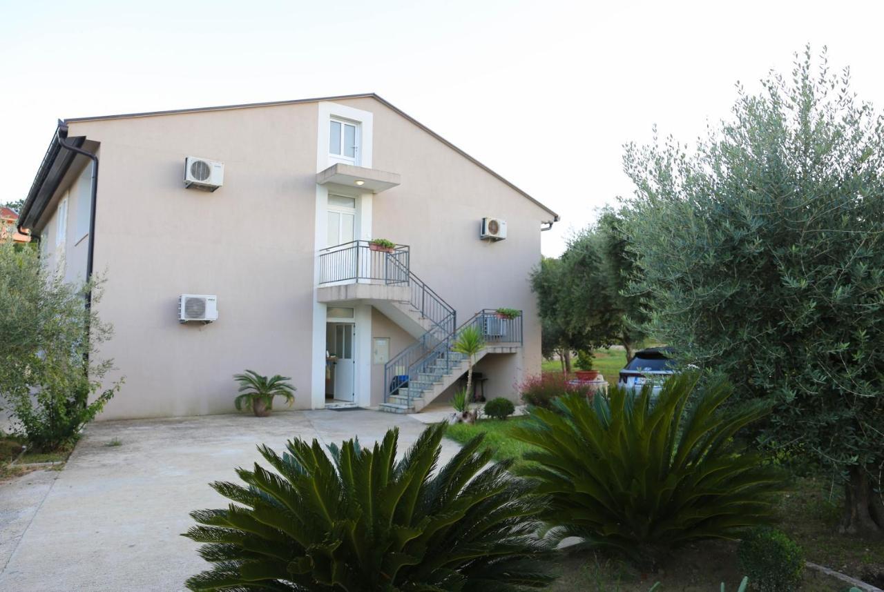 La Hacienda Hotel Ulcinj Luaran gambar