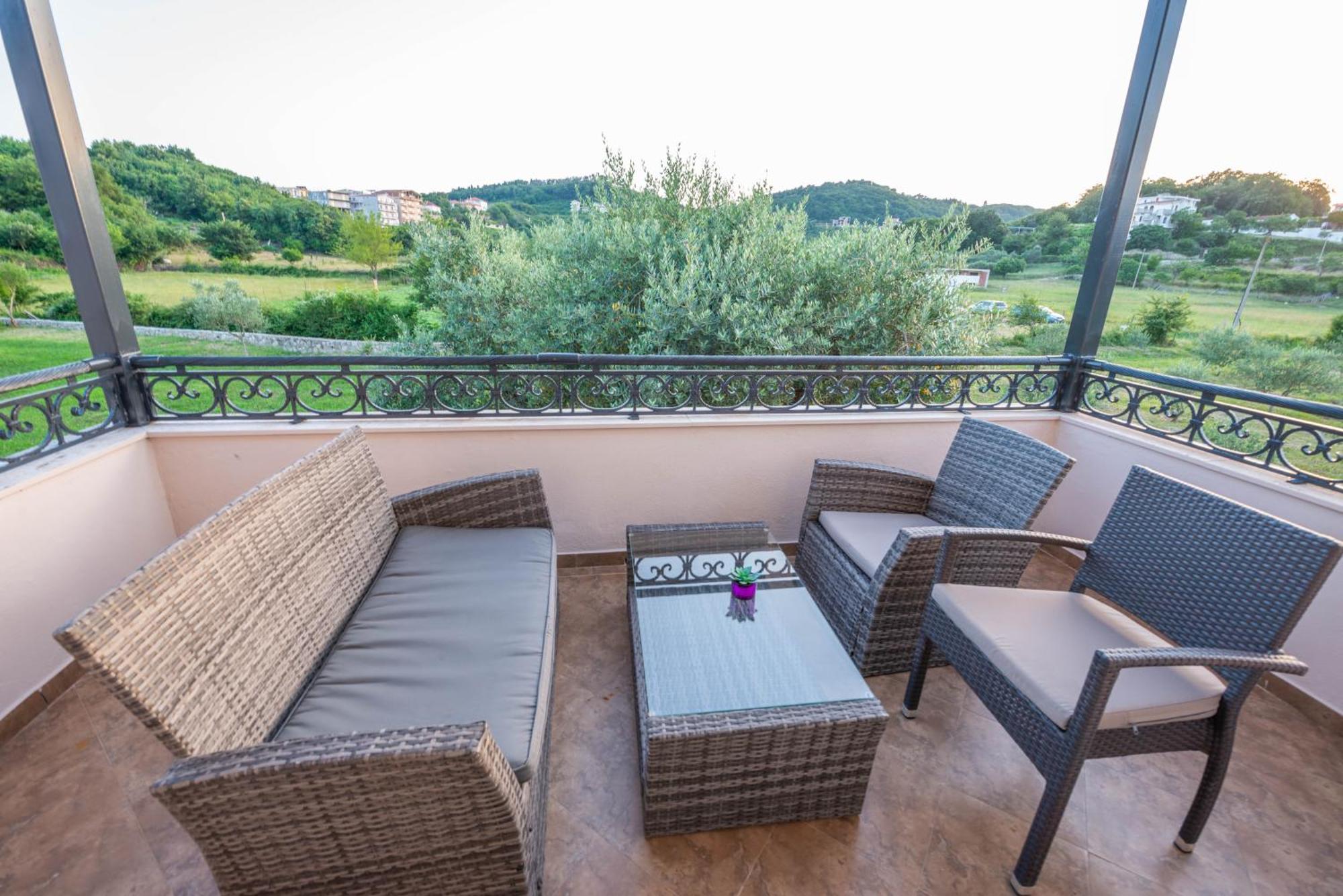 La Hacienda Hotel Ulcinj Luaran gambar